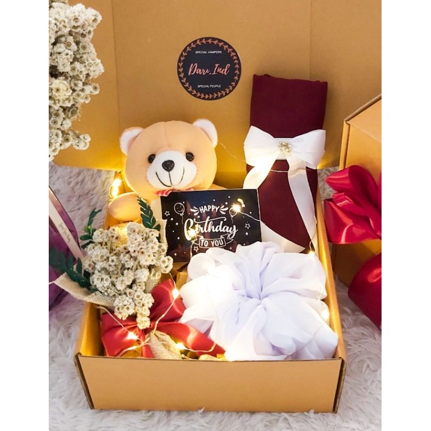 Hampers Hijab / Bouquet Bunga Mini / Kado Untuk Pacar / Kado Cewek / Kado Ulang Tahun / Hadiah Birthday / Kado Wisuda / Hadiah Graduation / Gift Set Wedding