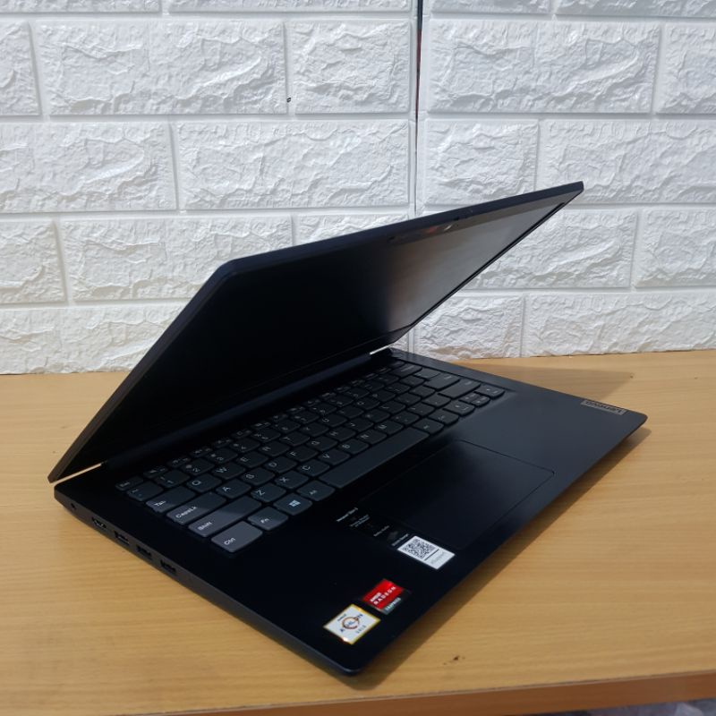 Lenovo Ideapad Slim 3 AMD Athlon Gold Like New