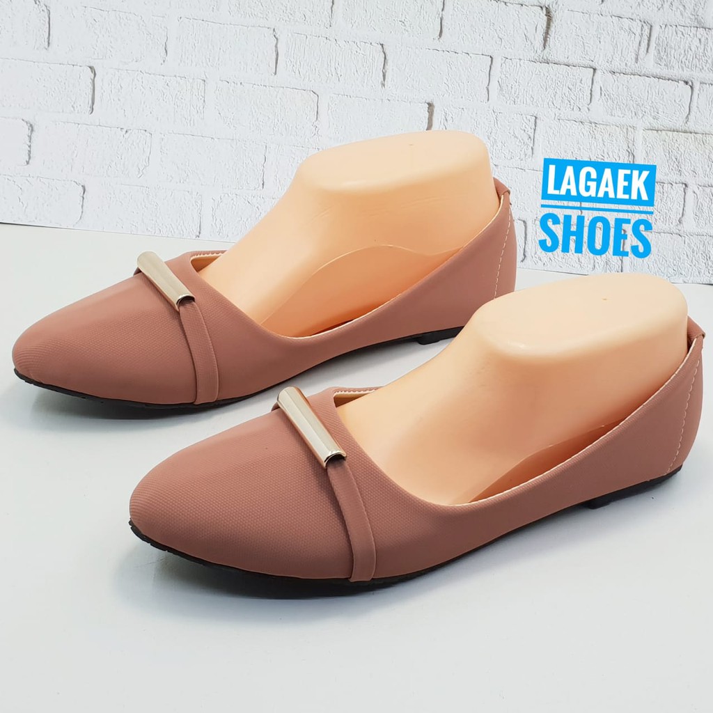 SEPATU KERJA WANITA SLIP ON FLAT DEWASA BAHAN SUEDE SALEM DENGAN AKSESORIS BESI POLOS SIZE 36-40