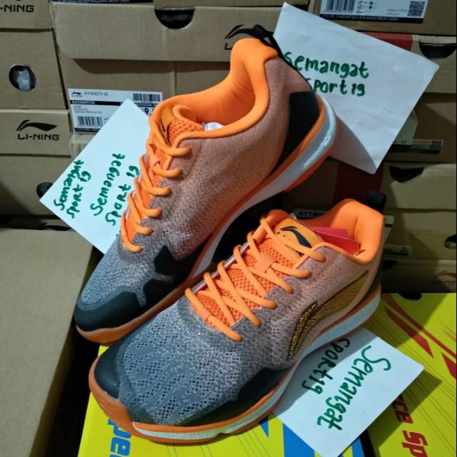 Wind lite/aytp045/lining/sepatu/badminton/bulutangkis/aytp 045/original
