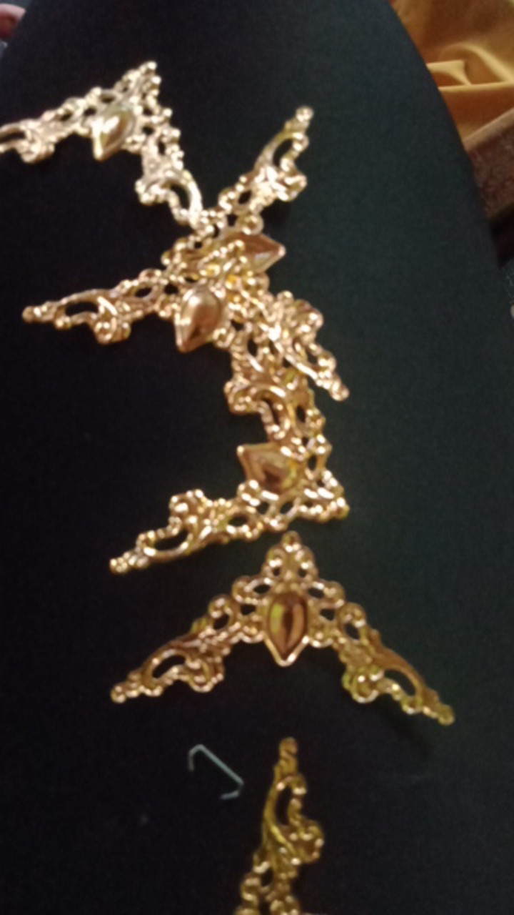 Ornamen Siku Emas Ukir Tanggung