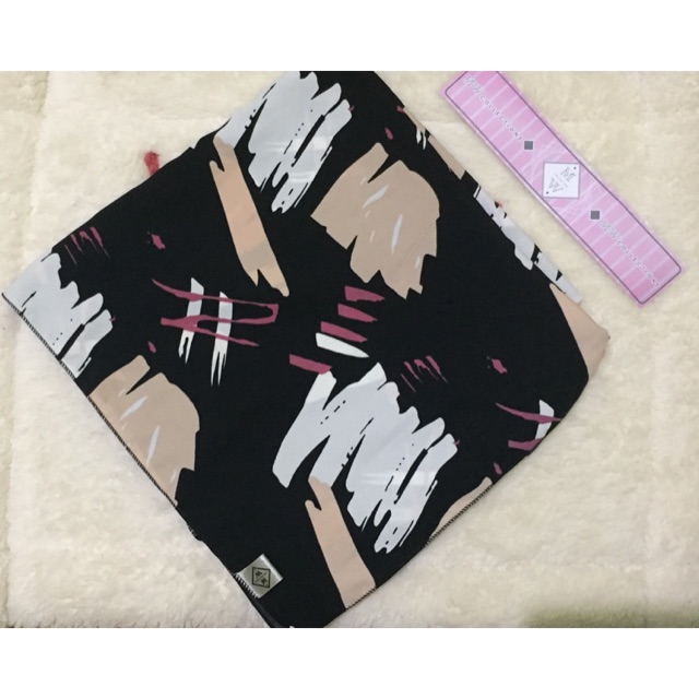 Jilbab segiempat motif / jilbab wolfis segiempat