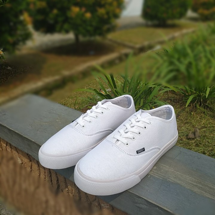 SEPATU VANS AUTHENTIC FULL WHITE