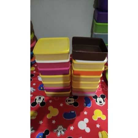 Tupperware Large Square Away Seken