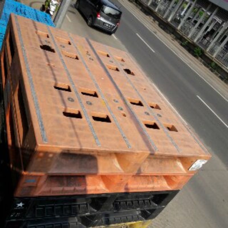 palet plastik,ex Japan dan sangat kuat uk110x90x14.max3ton