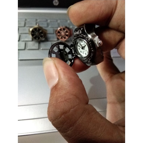 Cincin jam cover onepiece, jam jari pria analog hidup bonus batrai jam cadangan.