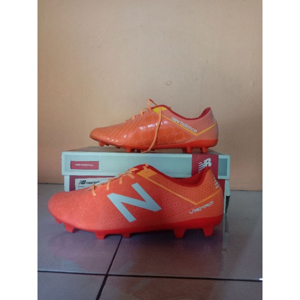 SEPATU SEPAK BOLA NEW BALANCE MSVRCFLF MENS ORANGE