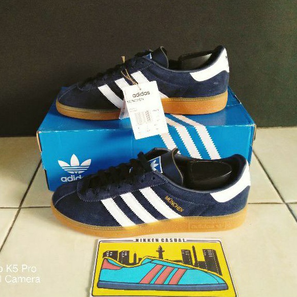 Adidas Munchen navy