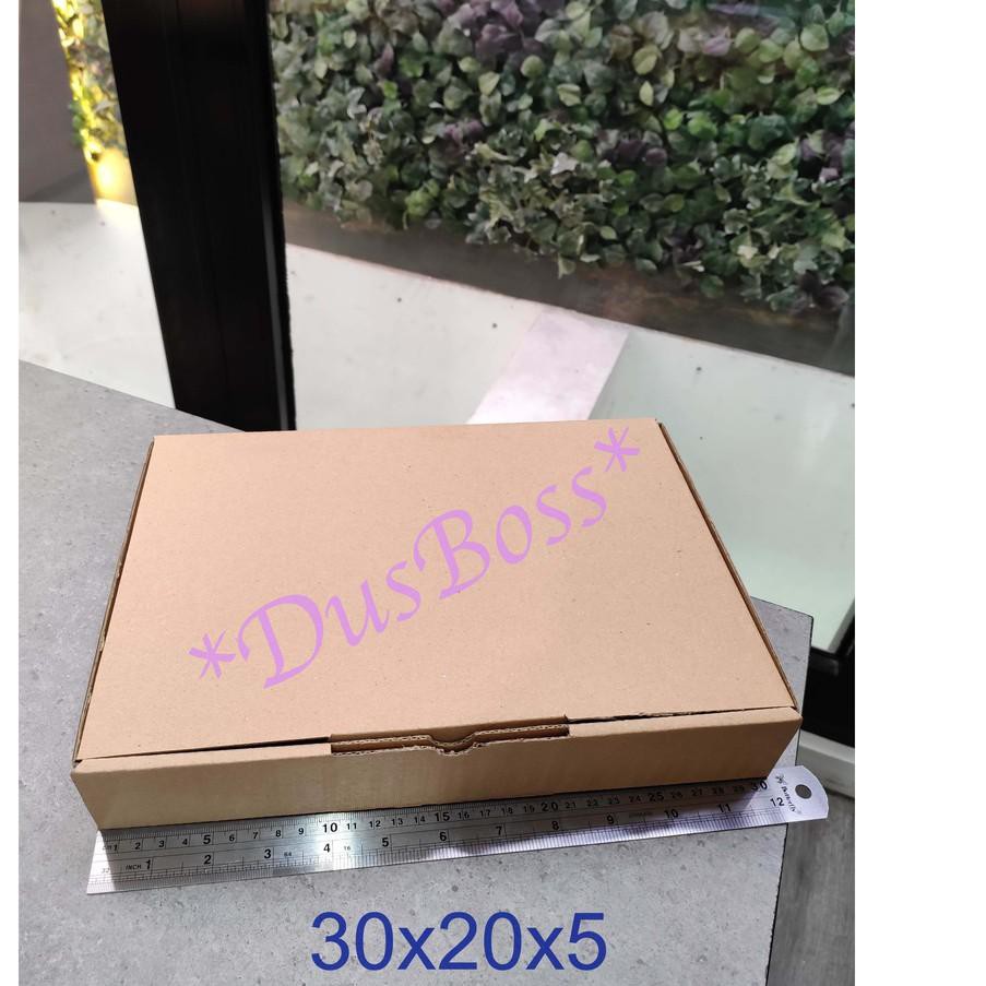 

Reborn Kardus 30 x 20 x 5 cm -- Die Cut dan easy usage -- kotak pakaian
