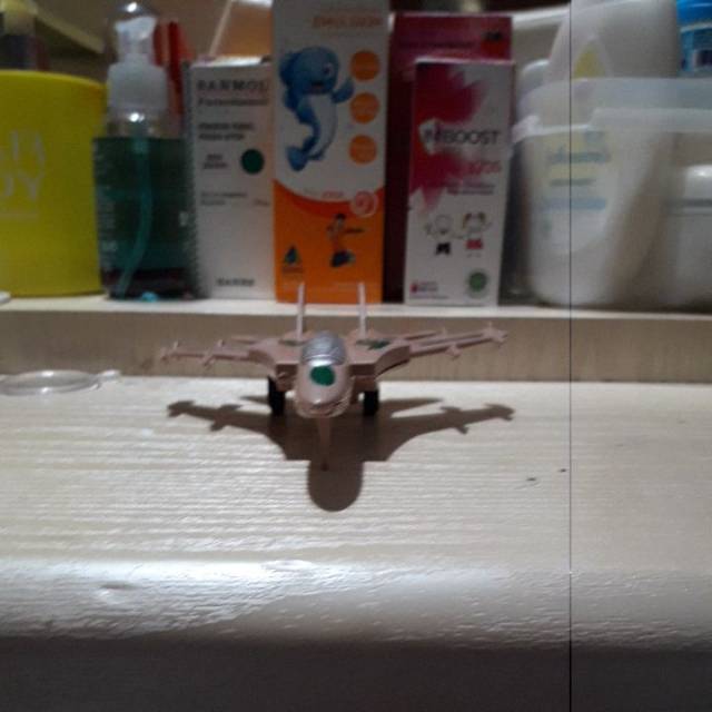 Mainan anak /pesawat jet