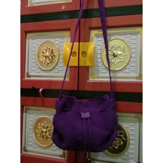 Tas Rajut serut Selempang warna ungu tua