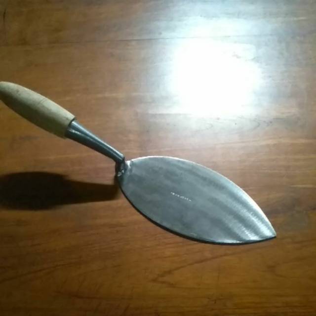 Cetok sukun besar lancip