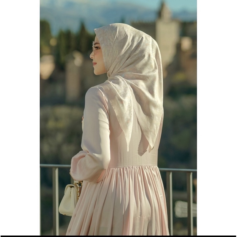 buttonscarves granada cream tan