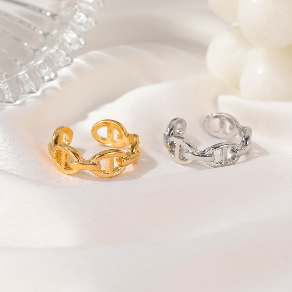 Cincin Kunci Berongga Kepribadian Baru Cincin Uniseks Rantai Logam Ceruk Dalam Aksesoris Mode Sederhana