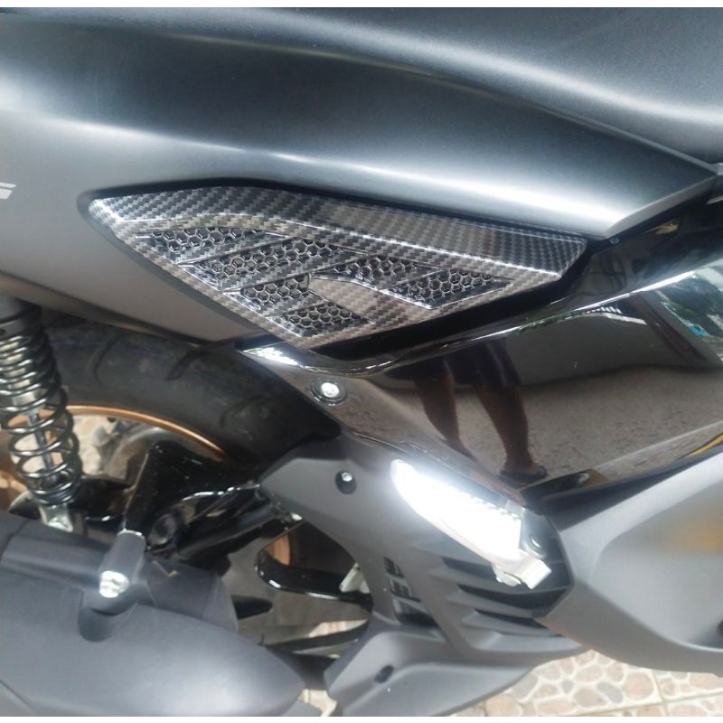 TUTUP COVER PIJAKAN BODY SAMPING NMAX NEW CARBON GOZIMA