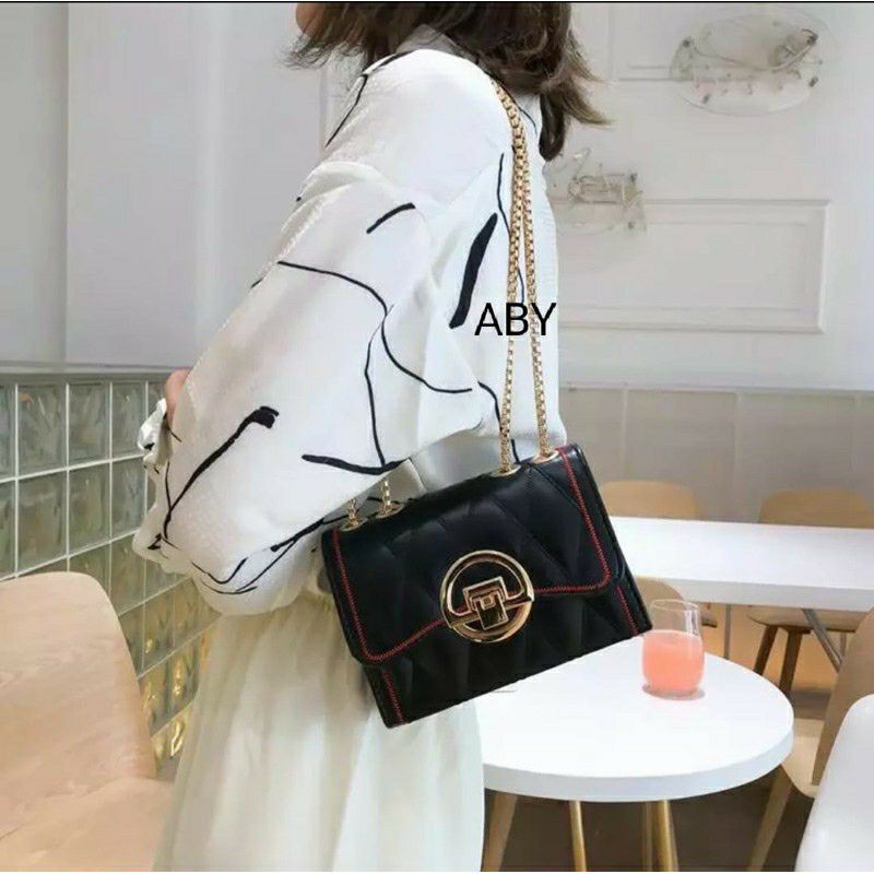 Tas Kulit Sintetis Aleasha Ready Hitam dan Putih