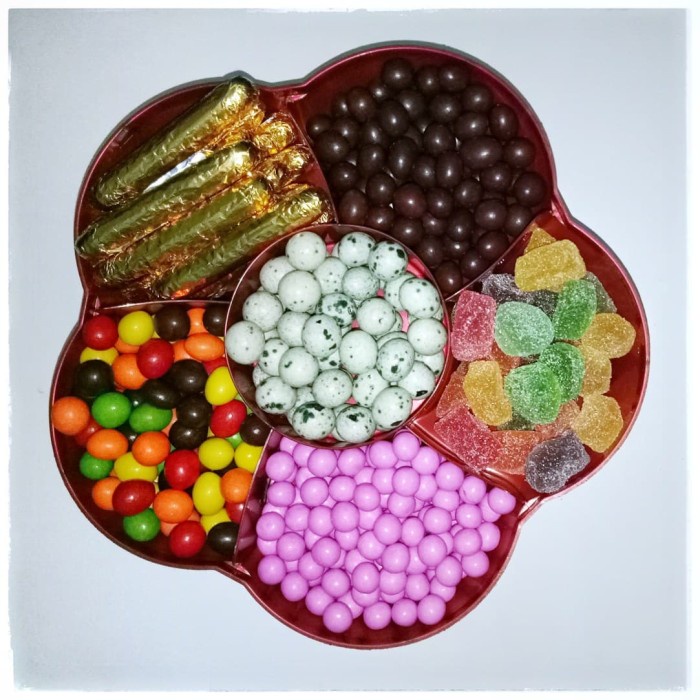 

Coklat Lebaran - Paket Coklat Toples Bunga / Paket Lebaran / Coklat Lagie / Jvj 9