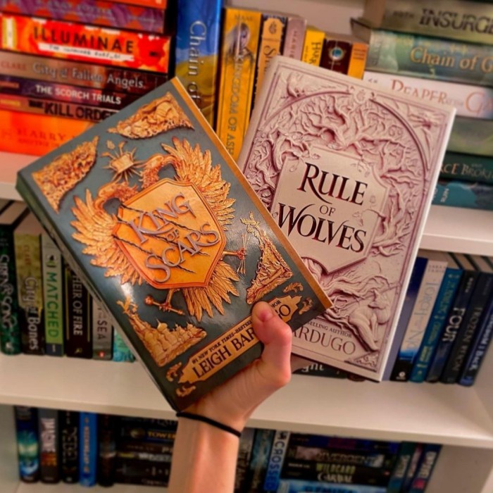 

HOT SALE!!! KING OF SCARS, RULE OF WOLVES BY LEIGH BARDUGO SOFTCOVER (ORIGINAL) TERBARU