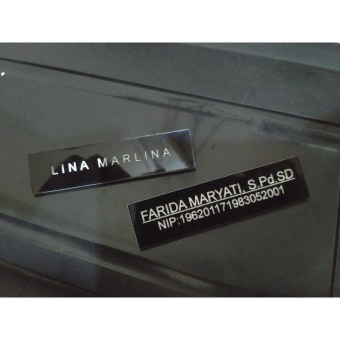 

Name Tag Grafir Nama Dada atau Papan Nama Grafir murah- peniti