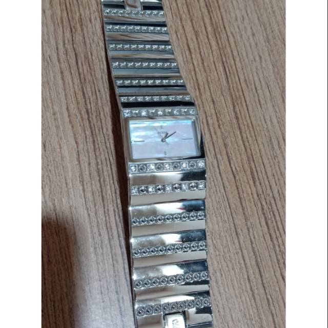 Jam tangan cewek mrek Guess ori