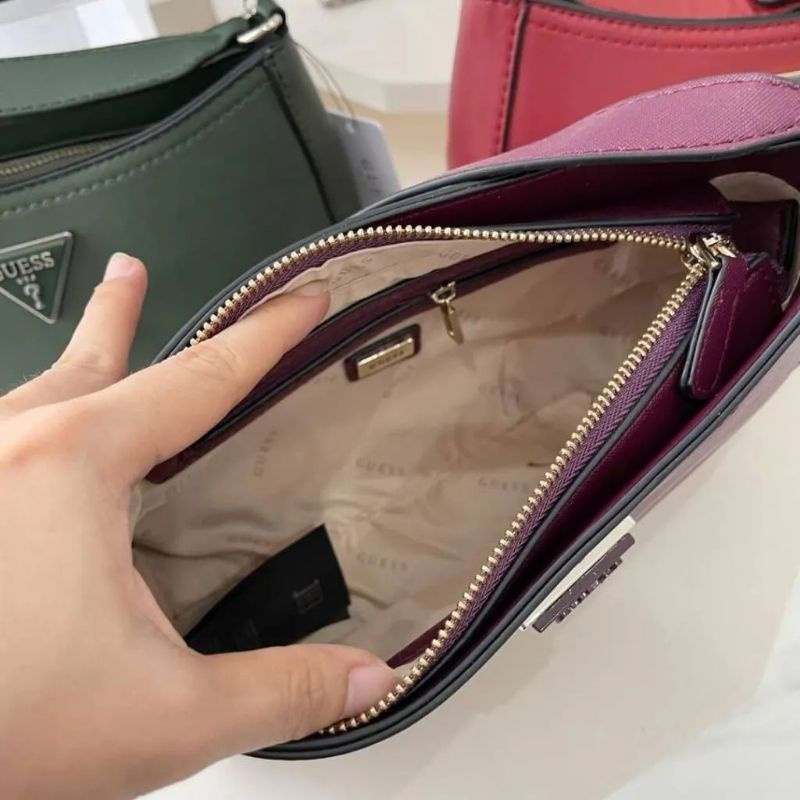 11.11 SALE | GUESSS Noelle saffiano hobo bag