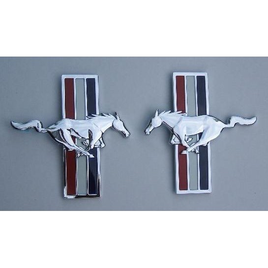 Sepasang Ford Mustang Emblem