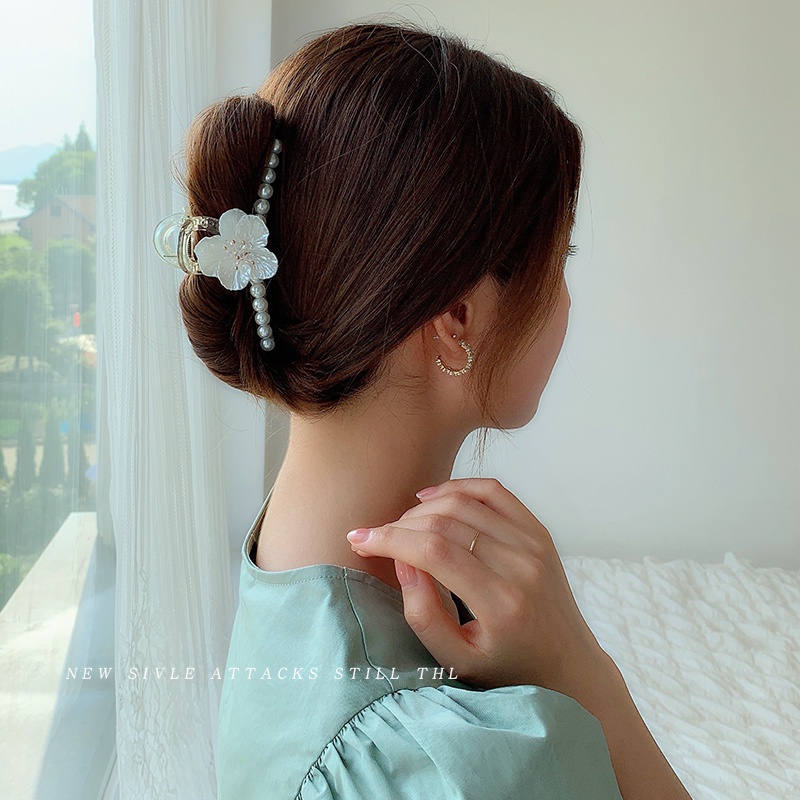 Jepit Rambut Bunga daisy Kecil Putih Mutiara Vintage Korea Cocok Untuk Rambut Tebal Besar grab clip