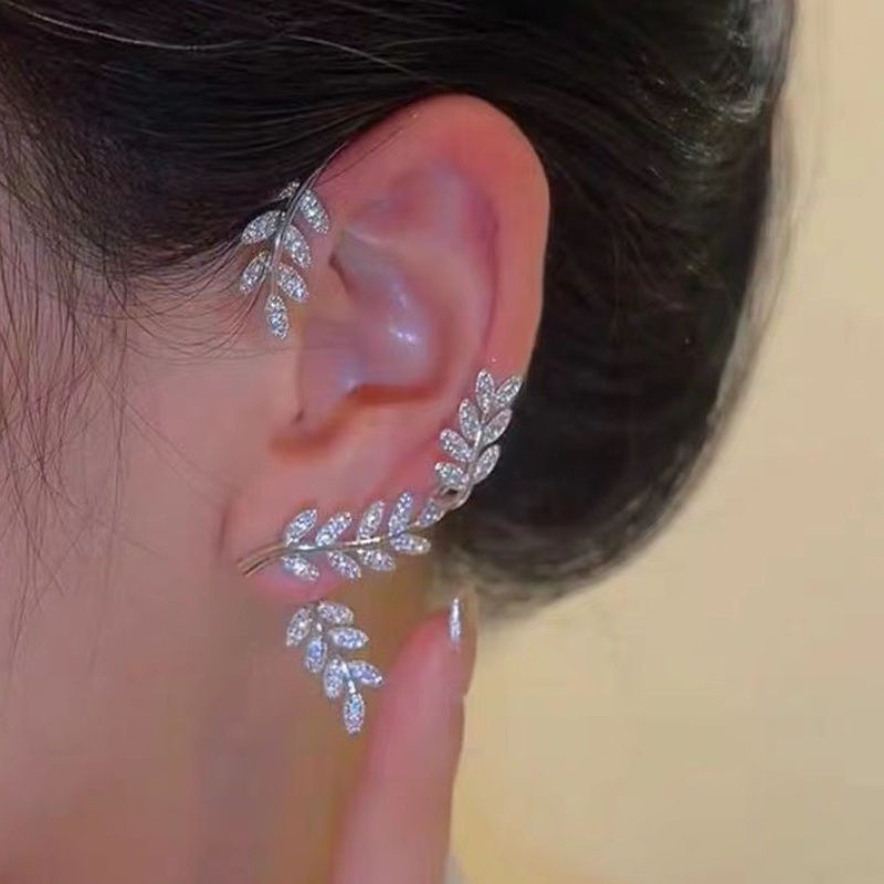 Anting Klip Tanpa Tindik Desain Daun Hias Kristal Berkilau Untuk Wanita