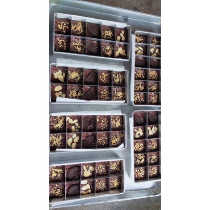 

SHINY FUDGY BROWNIES