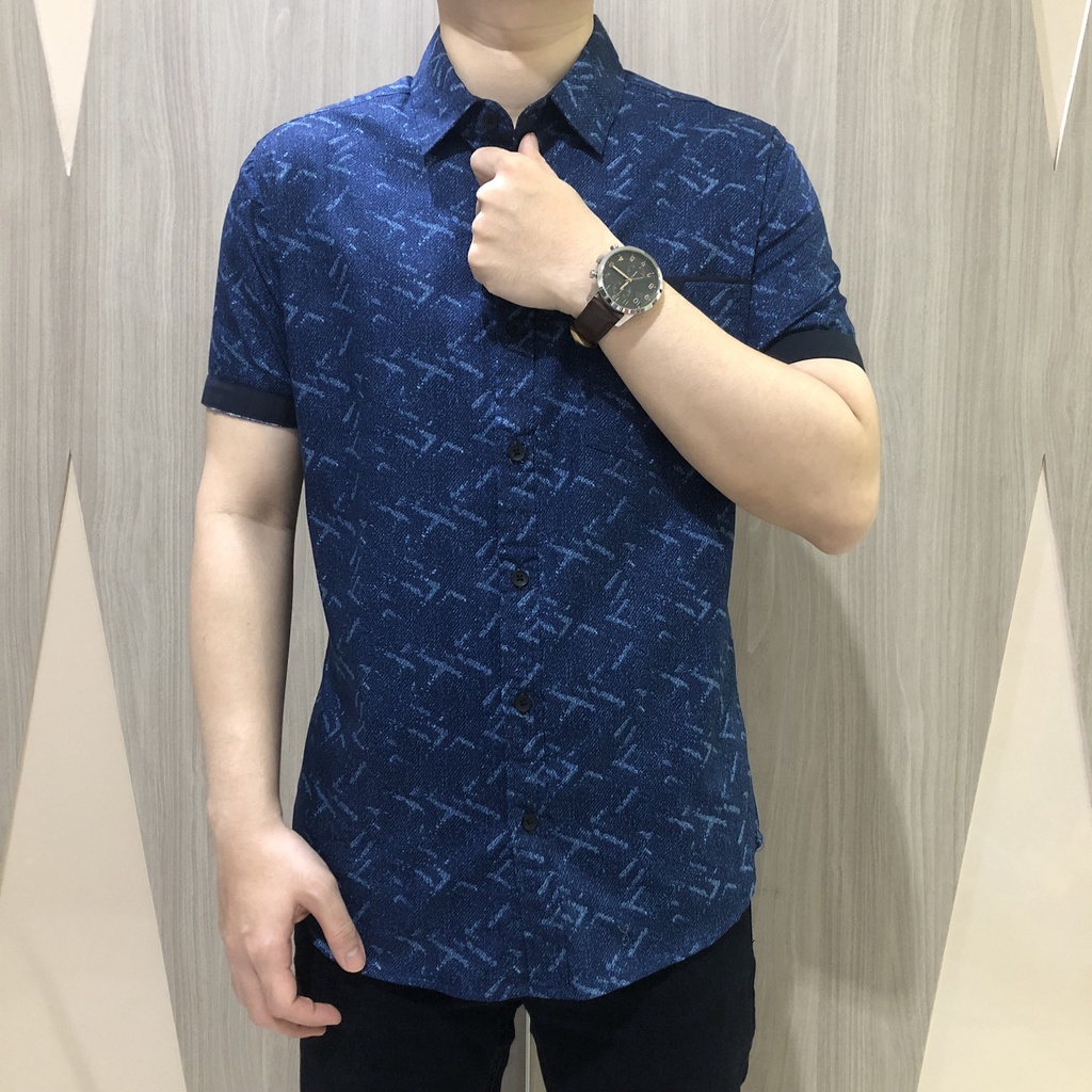 [GRIDLINE - S295 Triangle Navy &amp; Black ] Kemeja Pria Katun Lengan Pendek Motif Segitiga Casual Slimfit Best Seller Simpel Keren M-XXL