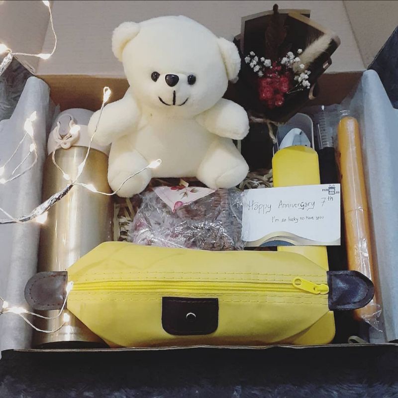 

Hampers / Hadiah / Gift Box / Gift Box Birthday / Kado Ulang Tahun / Kado Annive / Kado Wisuda /smg2