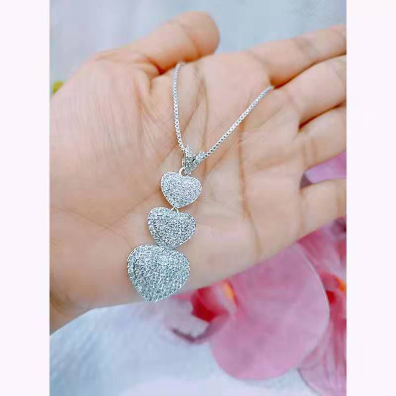 KALUNG TITANIUM LIONTIN SUSUN TIGA MOTIF LOVE PERMATA