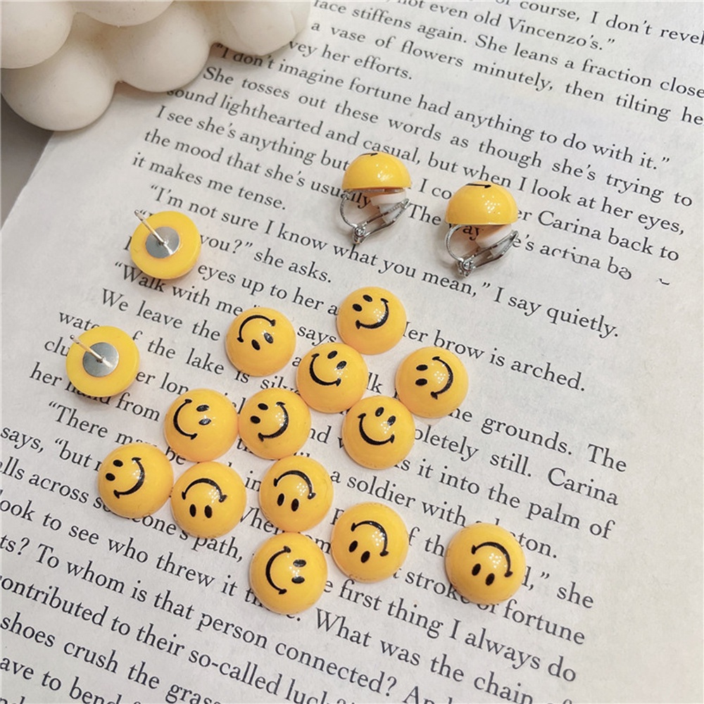 Anting Tusuk Motif Smiley face Warna Kuning Ala korea Untuk Wanita