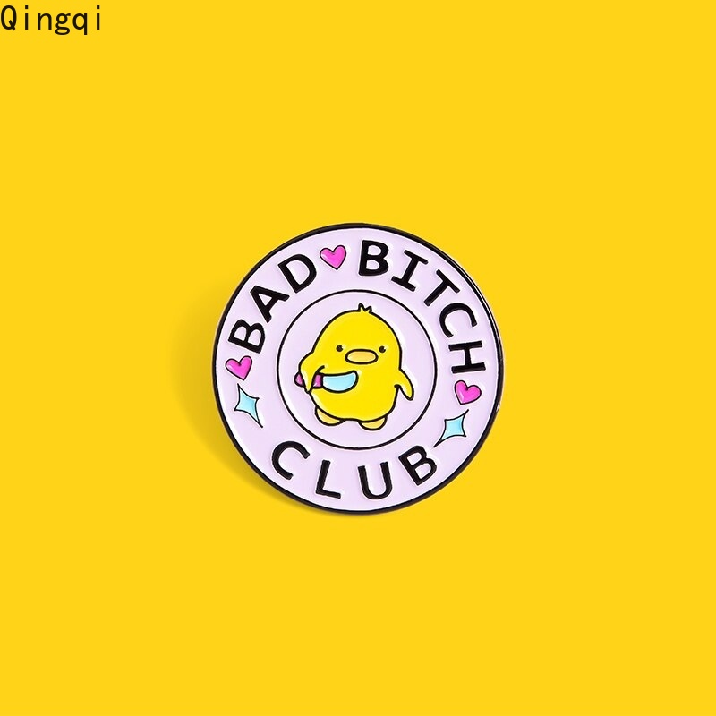 Bros Pin Enamel Desain Kartun Bebek Kuning Bad Bitch Club Dengan Pisau Untuk Hadiah