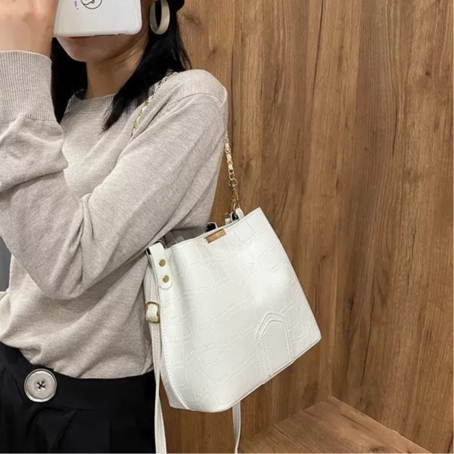 TASBLUE  Gaya Korea Baru One Shoulder Crossbody Tas Wanita / Tas Selempang Wanita / Tas Selempang Impor Berkualitas Tinggi  T33