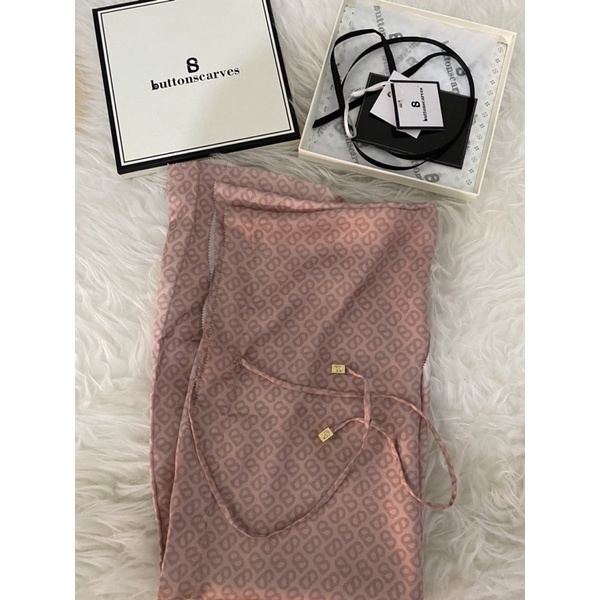 Buttonscarves Tapis Slip On Shell PRELOVED