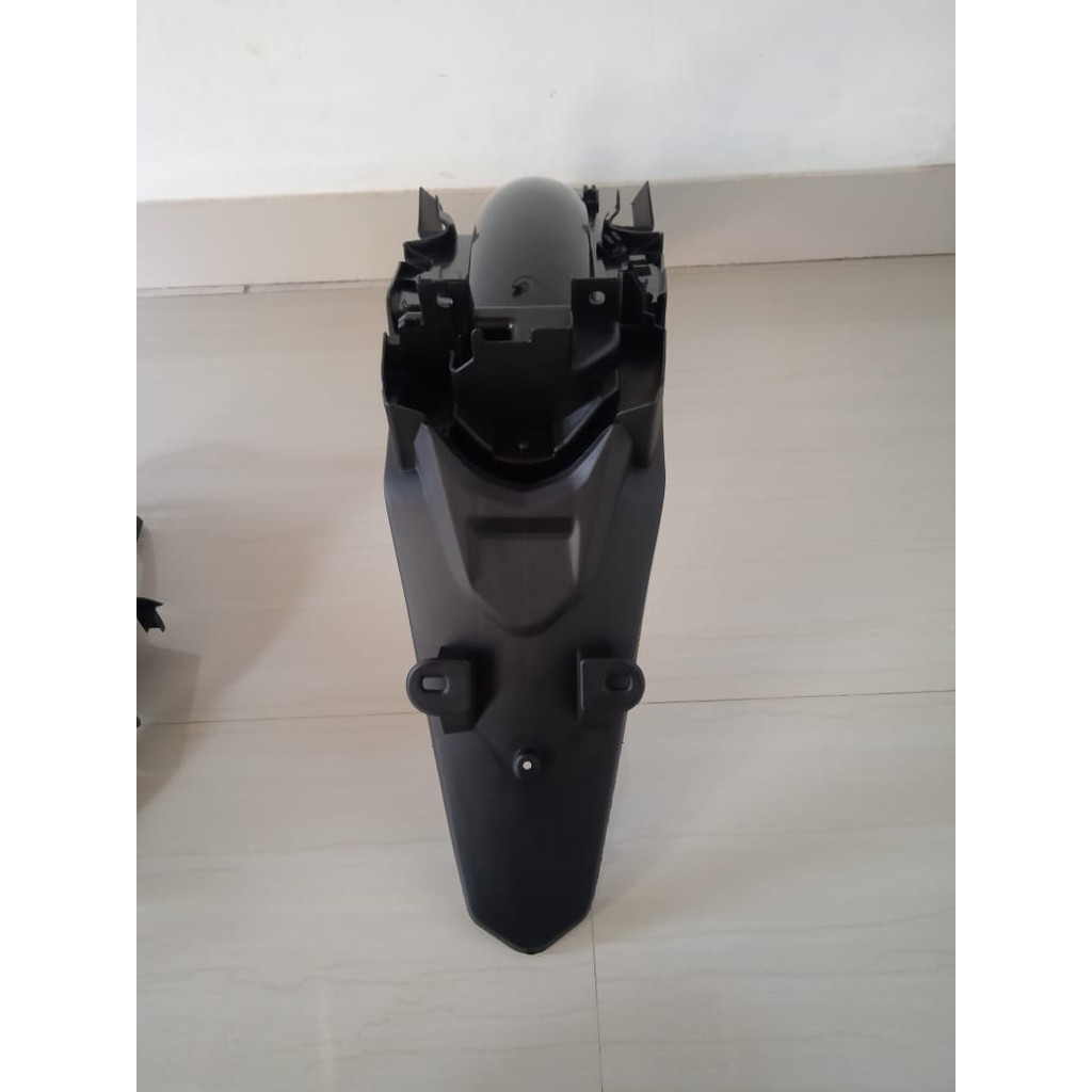 Spakbor Belakang Revo Absolute