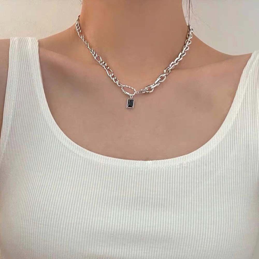 Mxbeauty Kalung Wanita Kreatif Sederhana Hadiah Teman Rantai Tidak Teratur Hitam Square Liontin Baja Titanium Hip Hop Gaya Korea Necklace