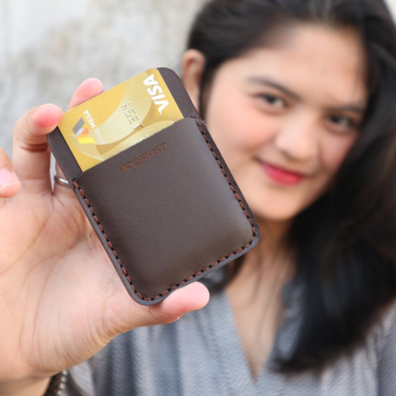 

CARD HOLDER KULIT ASLI TEMPAT KARTU UNIK WARNA COKLAT TUA