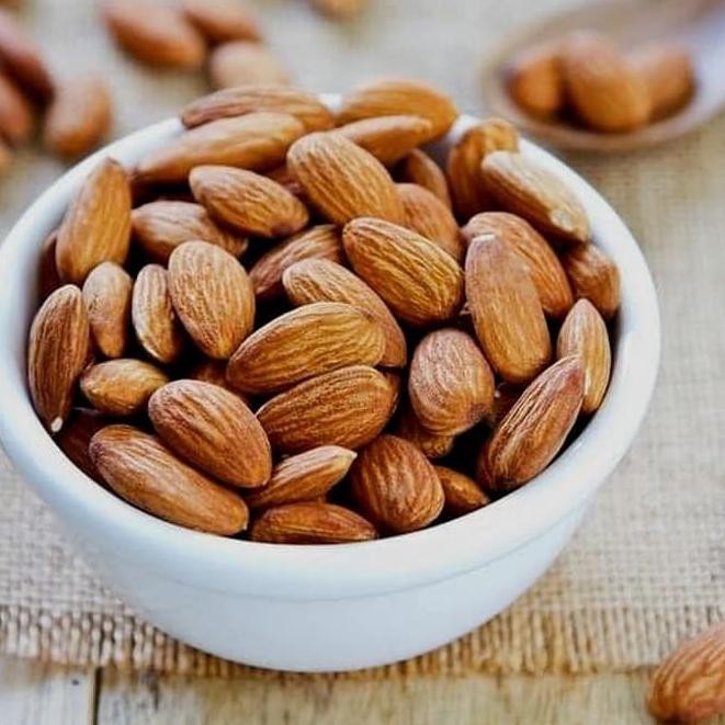 

FLASH SALE Almond Roasted Creamy / butter milk 500GRAM - Kacang Almond KUPAS