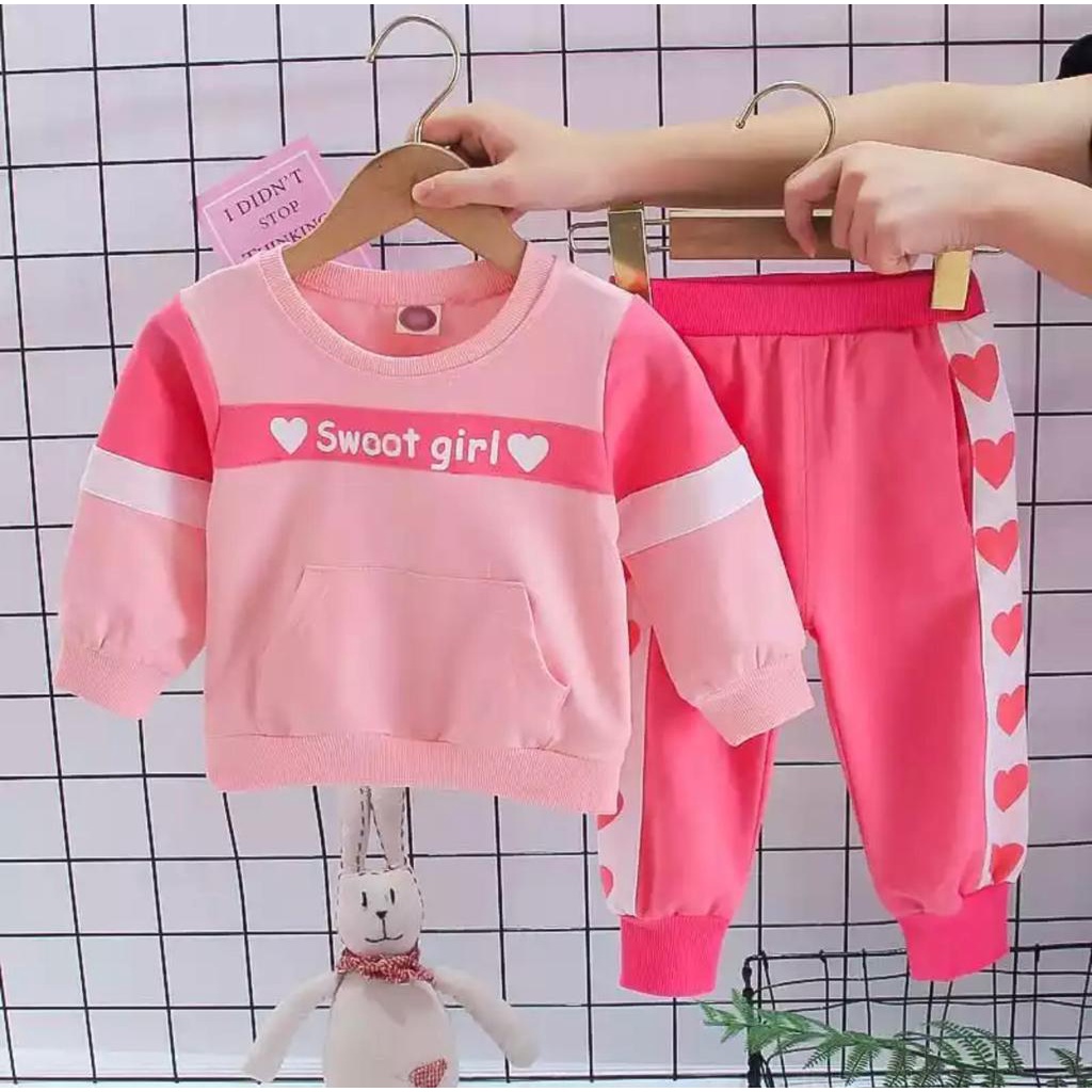 SETELAN SWEATER ANAK PEREMPUAN PAKAIAN ANAK PROMO-SETELAN SWEATER JOGGER ANAK PEREMPUAN 1-5 TAHUN SWEATER SWEET GIRLS SETELAN ANAK PEREMPUAN BAJU ANAK PEREMPUAN / SETELAN SWEATER ANAK CEWE / SWEATER ANAK PEREMPUAN TERBARU / TERLARIS DAN PEREMPUAN