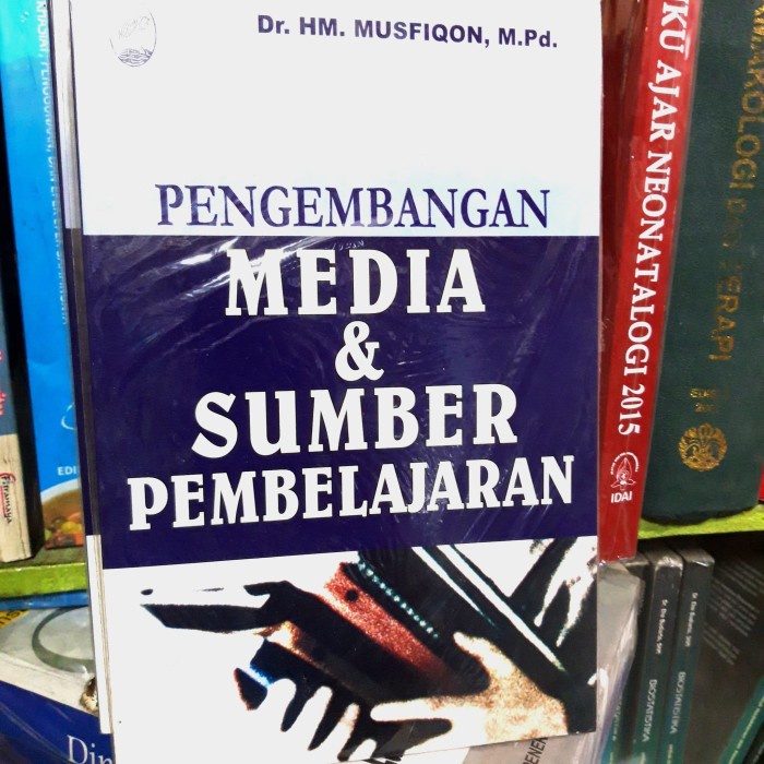 

Pengembangan Media dan sumber Pembelajaran. Dr.HM.Musfiqon