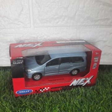 Die cast toyota innova biru muda 1:36 / mainan anak