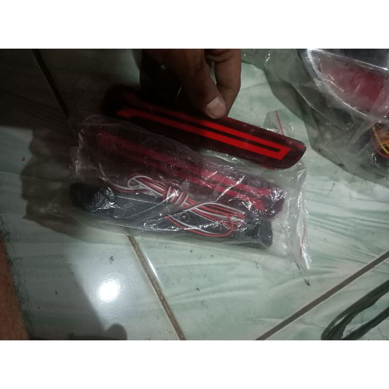 lampu bemper belakang mata kucing ertiga