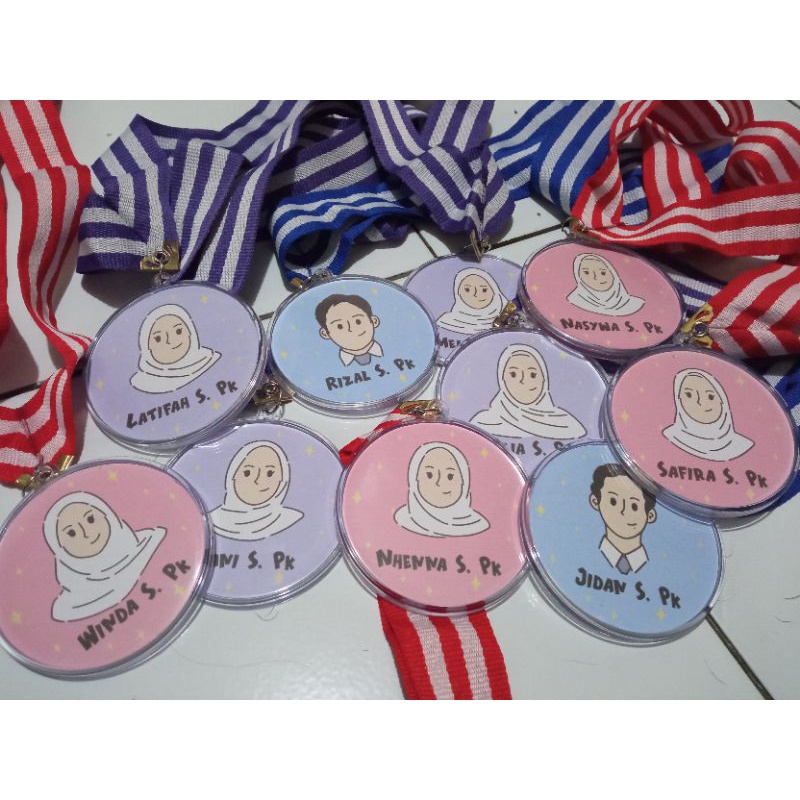 Hampers Medali Akrilik Custom Medali Kelulusan Wisuda Graduation Custom Mendali Kado Ucapan Unik Cos