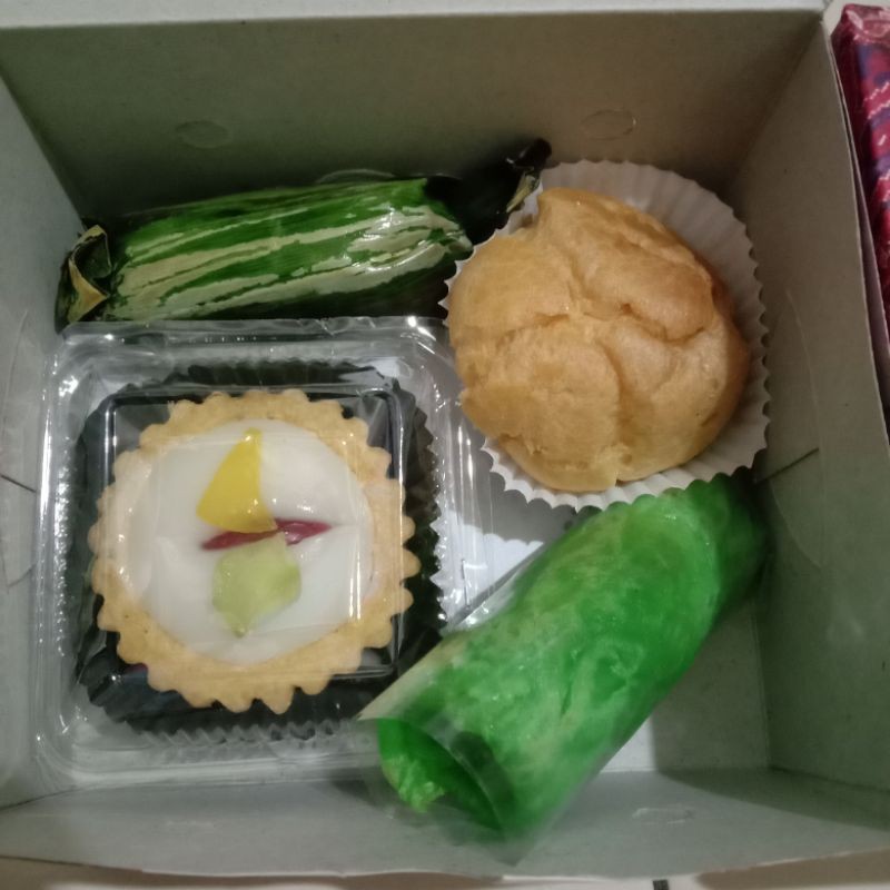 

Snack Box Kue Kotak Paket Isi 4 Kue Halal