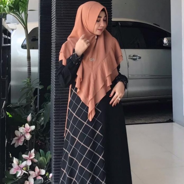 Nafla Set by Lya Moslem Gallery