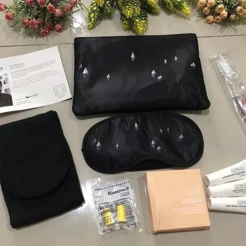 TRAVEL KIT AMENITY BLACK QANTAS