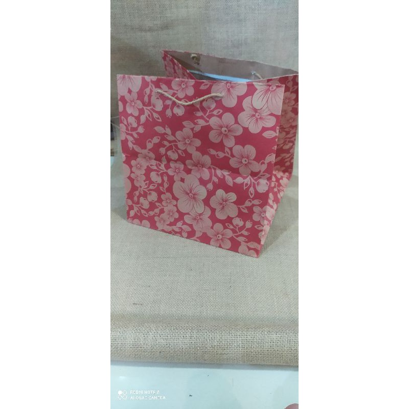 

paper bag nasi box 25 batik isi 12 pcs terlaris dan termurah