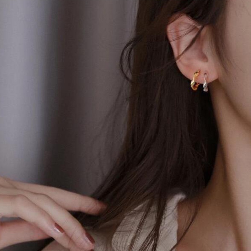 1 Pasang Anting Rantai Lingkaran Twisted Ukuran 1.2cm Gaya Korea Untuk Wanita